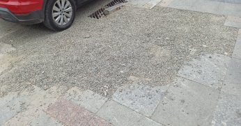 Kaldırıma çözüm bekleniyor