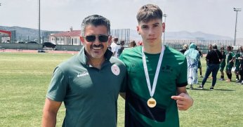 Adem Esat Özcan, Beşiktaş’a gitti