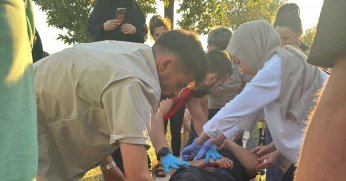 4 kişinin saldırısına uğrayan genç bıçaklandı