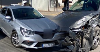 İki otomobil çarpıştı: 1 yaralı