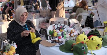 Kadınlar el emeği ürünlerini sergiledi