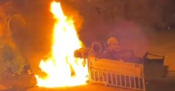 Dere yatağına düşen kamyonet alev aldı