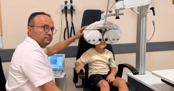 ‘İlkokuldan önce göz muayenesi öneriyoruz’