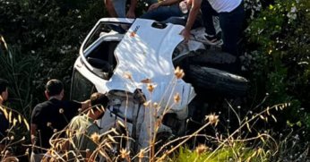 Kamyonet ağaçlık alana uçtu: 1 yaralı