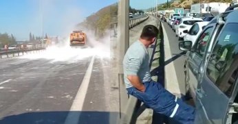 Mıcır yüklü tır devrildi: Trafik felç oldu