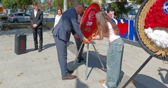 CHP’den Zafer Bayramı çelengi