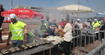 Festivalde 8 bin balık-ekmek ikramı