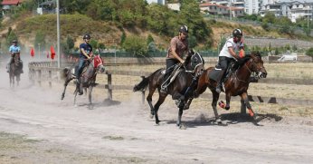 Rahvan at yarışı nefesleri kesti