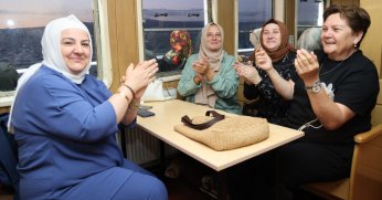 Bir yılın yorgunluğunu mehtap turu ile attılar