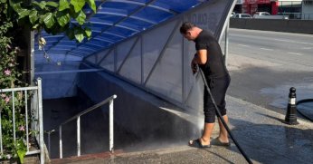 Gölcük’teki alt geçitler  yıkanarak temizlendi   