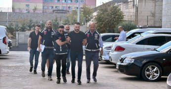 Aşırı hız uyarısı yapan babaya saldıran kardeşler adliyede