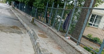 Bozuk yollar ve  kaldırımlar onarıldı