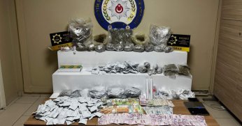 Operasyonda 9 kilo uyuşturucu ele geçirildi