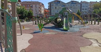 Parkın zeminine bakım gerekli