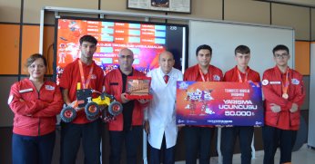 Geliştirdikleri robotla dereceye girdiler