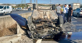 Çekicinin çarptığı otomobil devrildi: 3 yaralı