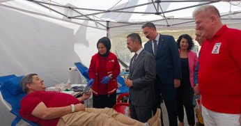 Kan bağışı şenlik havasında yapıldı