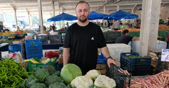 Pazarda kışlık ürünler tezgahta