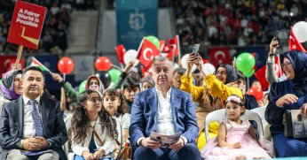 9 bin kişi ile kitap okuma rekoru