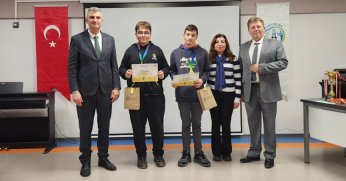 Sezer, başarılı öğrencilerle buluştu