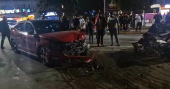 Otomobiller kafa kafaya çarpıştı: 2 yaralı