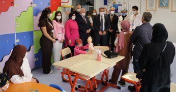 Aydın’ın ilk ziyareti Hastane Okulu’na