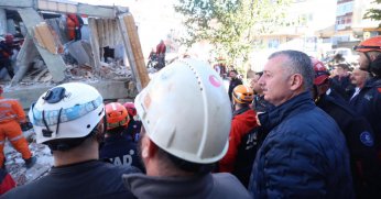 Büyükakın, çöken binadaki çalışmaları inceledi