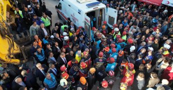 Çöken binadan bir kişi sağ çıkarıldı