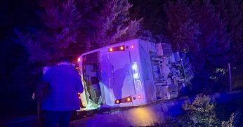 İşçi servisi ile otomobil çarpıştı: 8 yaralı