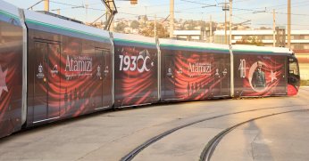 Otobüs ve tramvaylarda Ata’ya saygı