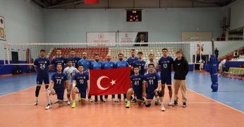 Kağıtspor evinde set vermeden kazandı