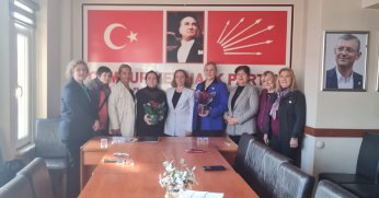 Yılmaz’dan öğretmenlere çiçek