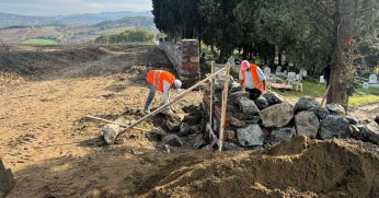 Mezarlıklarda yenileme ve bakım çalışması