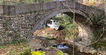 Taş köprü yıllara meydan okuyor