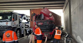 Kullandığı tırın altında kalarak can verdi