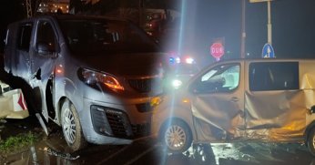 İki araç çarpıştı: 3 yaralı