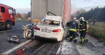 Otomobil tıra çarptı: 1 ölü