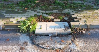 Bozuk kaldırımın onarılması isteniyor