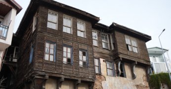 Metruk binalar  restorasyon bekliyor
