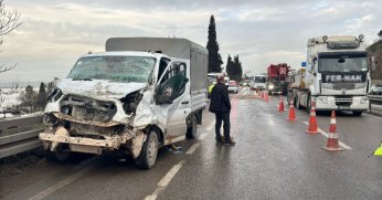 3 araç birbirine girdi: 7 yaralı