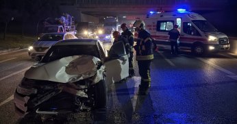 3 araç birbirine girdi: 4 yaralı