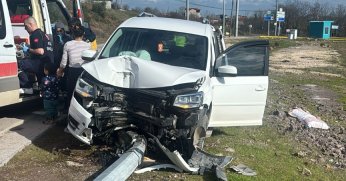 Direğe çarpan aracın sürücüsü ağır yaralı