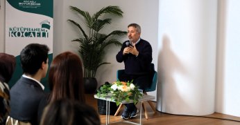 Alatlı, adını taşıyan kütüphanede anıldı