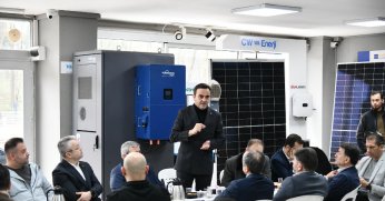 Özlü, esnaflarla bir araya geldi