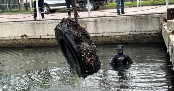 Deniz dibinden 50 araç lastiği çıkarıldı