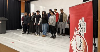 Beyaz Kalpler, milli şairimizi andı