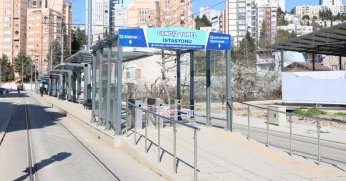 6 yeni tramvay durağına tabela