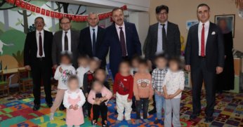 Hükümlü annelerin çocuklarına bayram hediyesi