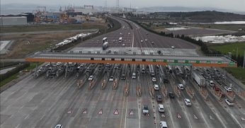 Otoyol ve köprülerden 12,3 milyon araç geçti