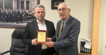 Çelik’ten fidan desteğine özel teşekkür plaketi